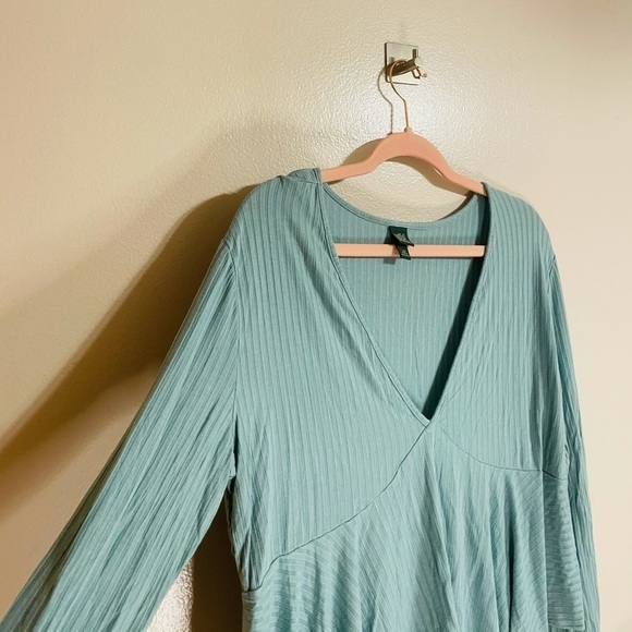 𝅺WILD Fable Loose Top - Picture 5 of 7